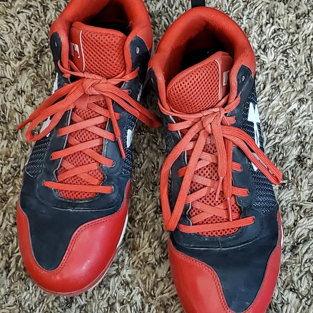 Under Armor Men's 9 baseball shoes